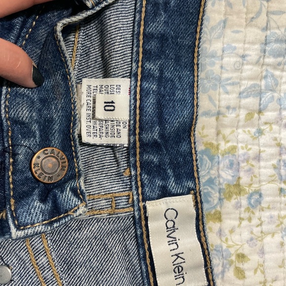 Calvin Klein Cut off Jeans - Picture 5 of 6